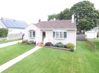 112 Deauville Pkwy, Lindenhurst, NY 11757