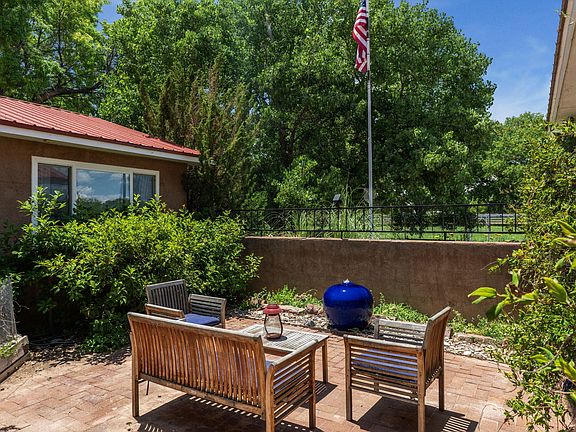 4th image of 310 Country Ln