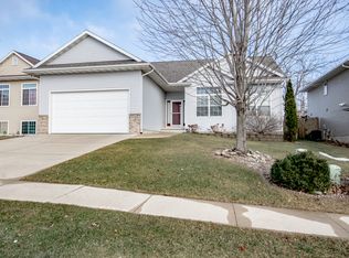 3809 Royal Dr SW, Cedar Rapids, IA 52404