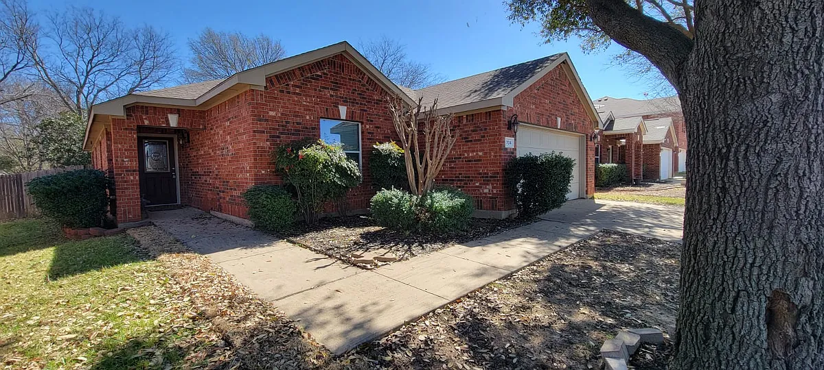 Building Photo - 704 International Dr