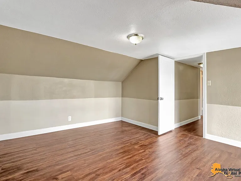 1335 Hyder St — Photo 72