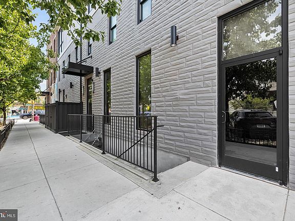 3rd image of 400 S Conkling St #6