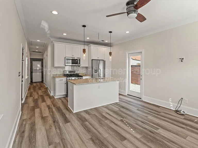 400 Sumter St — Photo 11