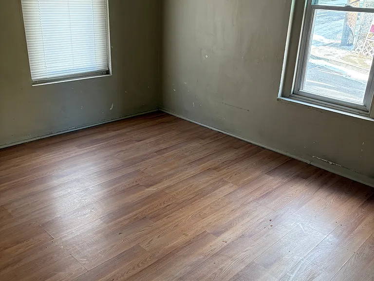 1214 W Hickory St — Photo 3