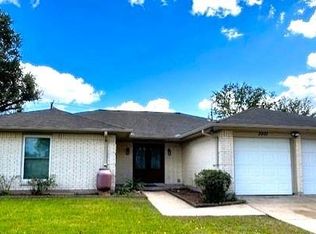 2901 Crane Dr, Pearland, TX 77581