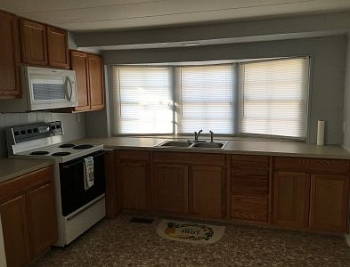 4th image of 610 River Dr