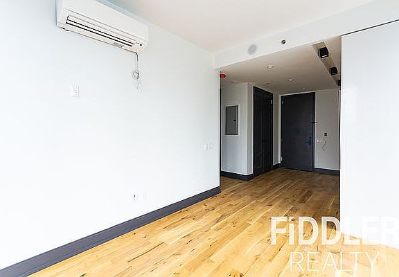 5th image of 42-22 27th St #1005