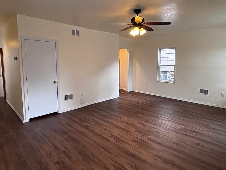 547 Parker St — Photo 3
