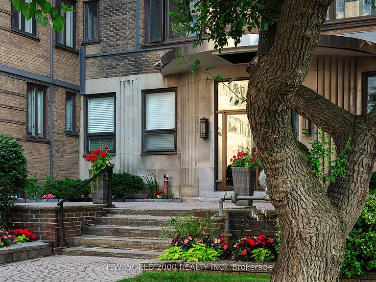 110 Saint Clair Ave W #902 — Photo 17