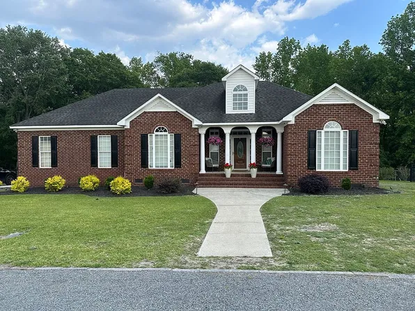 406 Hunters Ridge Dr, Dillon, SC 29536