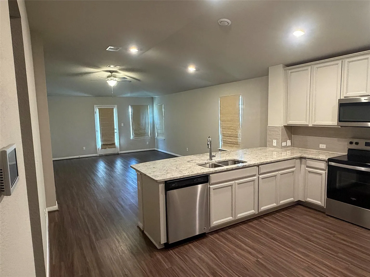 4 bed, 2.0 bath, 1494 sqft, $2,500 — Photo 2