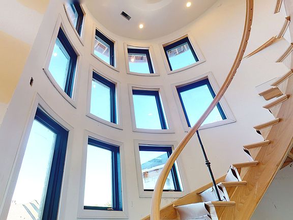 4th image of 204 Forest Edge Dr