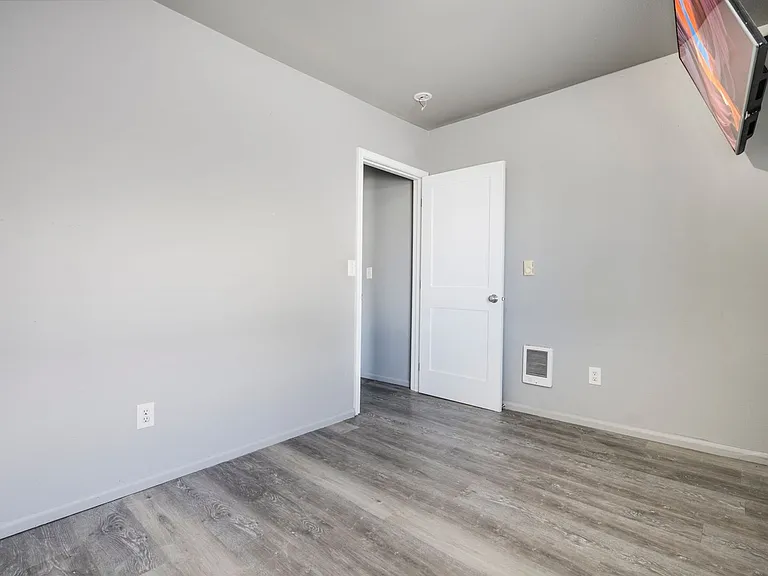 6815 S Warner St — Photo 5