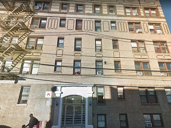 2nd image of 424 17th St #0B-1Ba-450Sqft