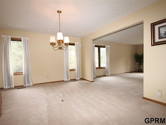 3rd image of 230 Bellevue Blvd N