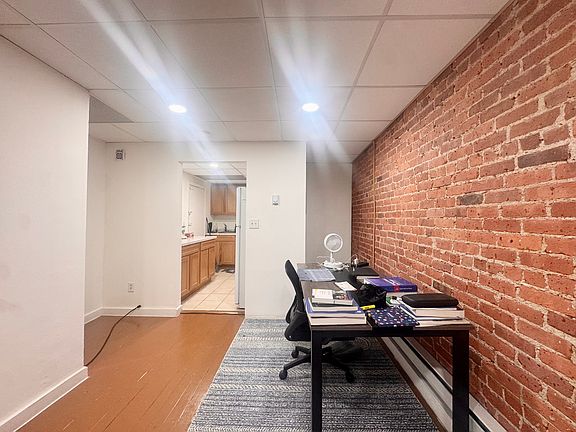 4th image of 384 Riverway APT B