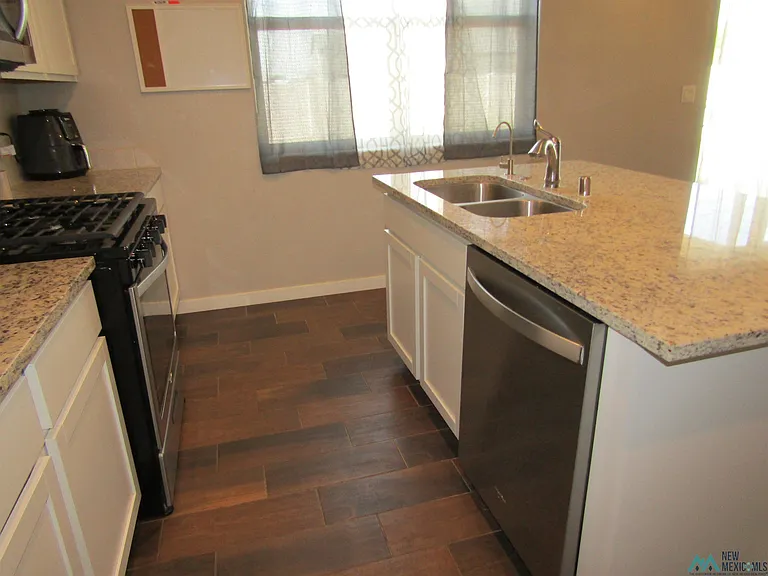 2404 W Briscoe Ave — Photo 10