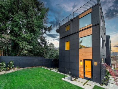 3811 Eastern Ave N, Seattle, WA, 98103