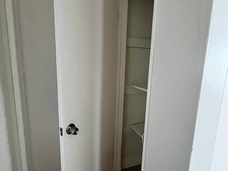1909 W Myrtle St #1 — Photo 5