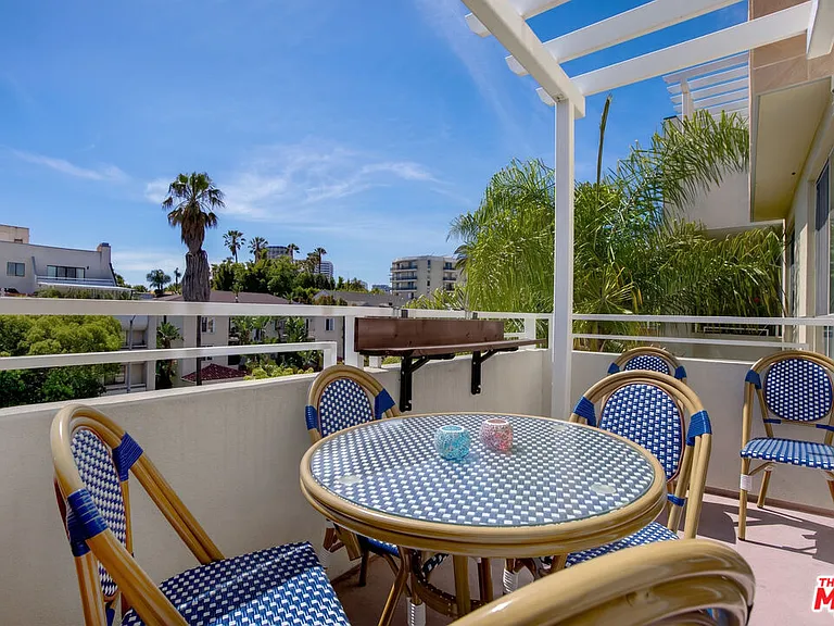 1430 S Beverly Glen Blvd #303 — Photo 6