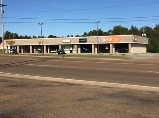 906 Mulberry Ave, Selmer, TN 38375