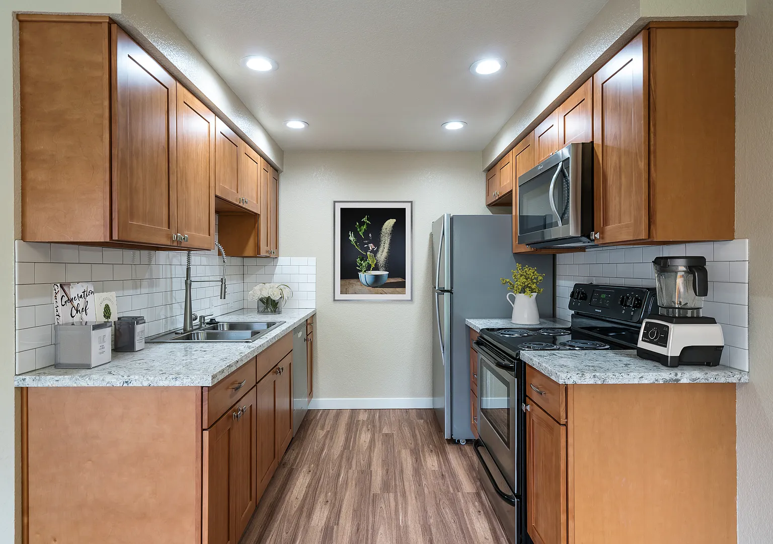 Del Mar Village Apartments — Photo 2