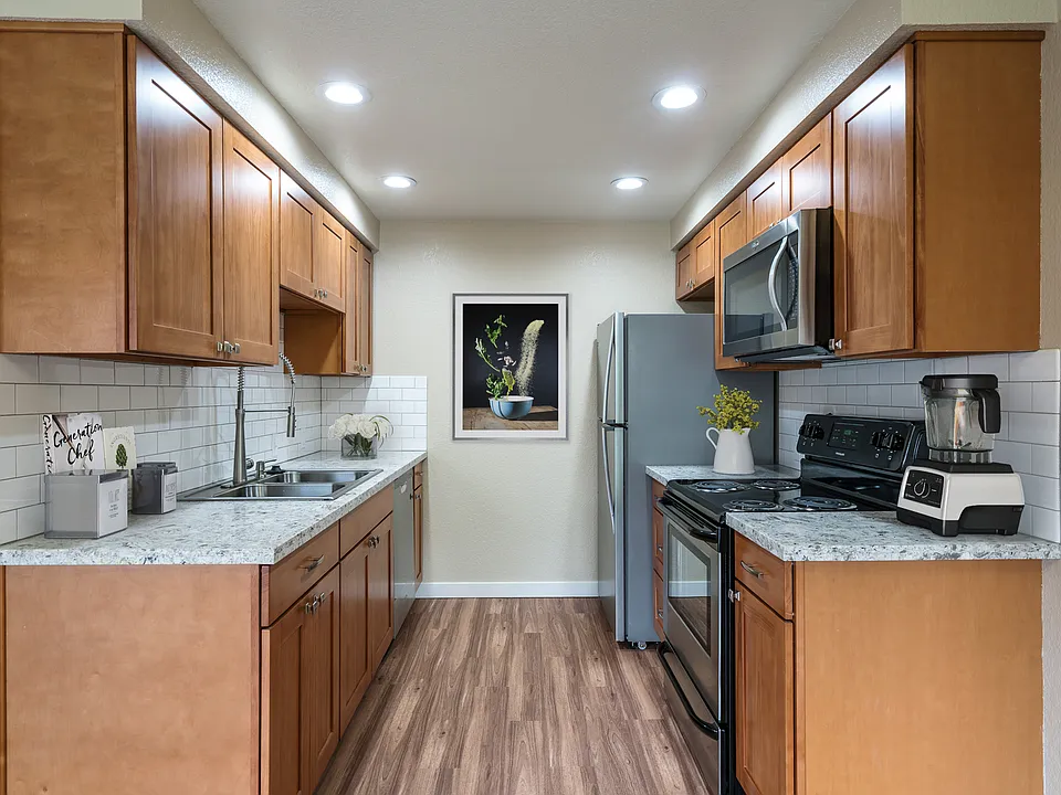 Del Mar Village Apartments