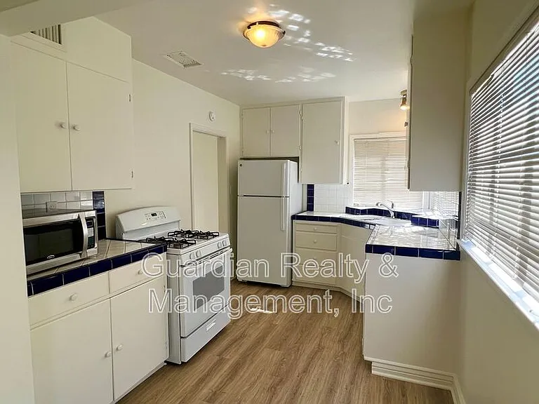 535 W Edgemont Ave — Photo 7