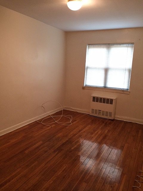 1st image of 918 E 100th St #1