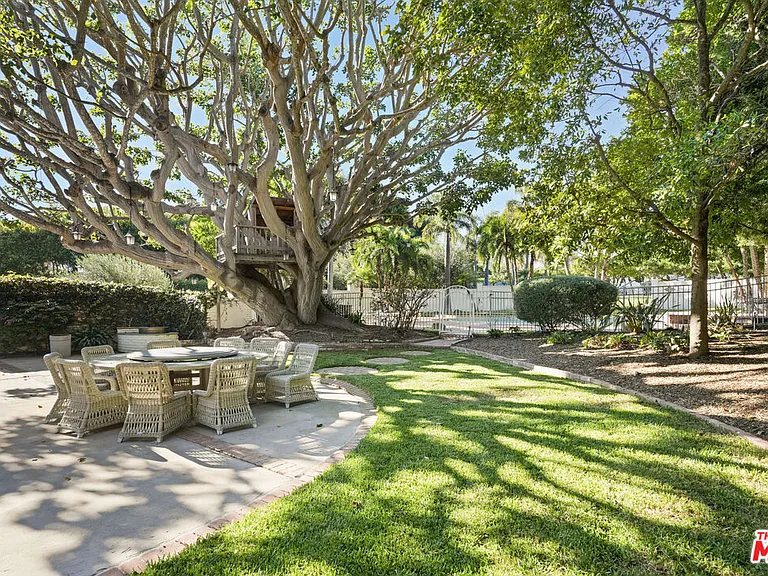 29225 Cliffside Dr — Photo 33