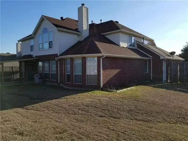 5 bed, 3.5 bath, 3500 sqft, $3,600 — Photo 2