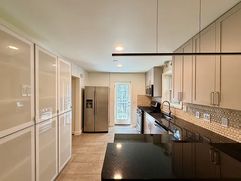 5015 Fulton St NW — Photo 8