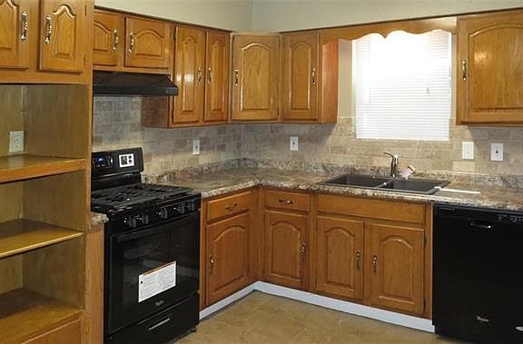 4th image of 3220 Hula Dr