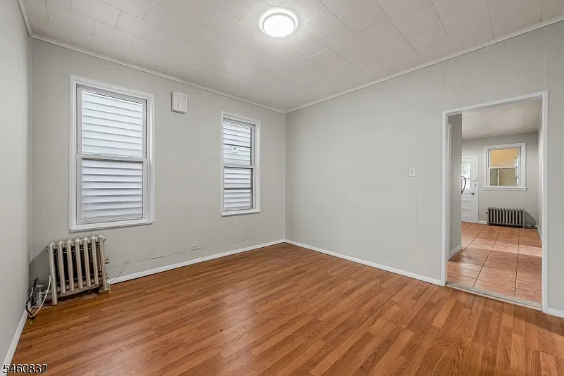 3 bed, 1.0 bath, $2,100 — Photo 4