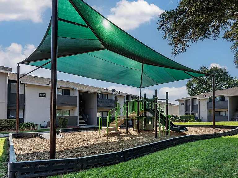 Portofino Apartments — Photo 34