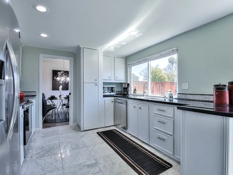 145 Tonopah Dr — Photo 2