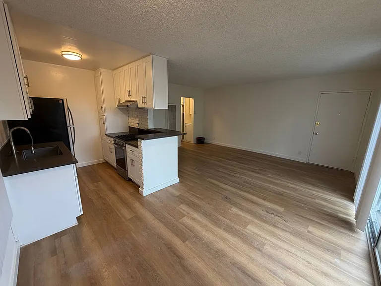 2139 Penmar Ave — Photo 3