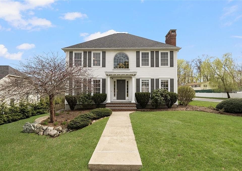 1st image of 17 Millers Brook Dr