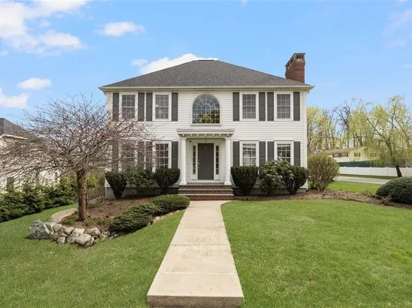 17 Millers Brook Dr, Cumberland, RI 02864