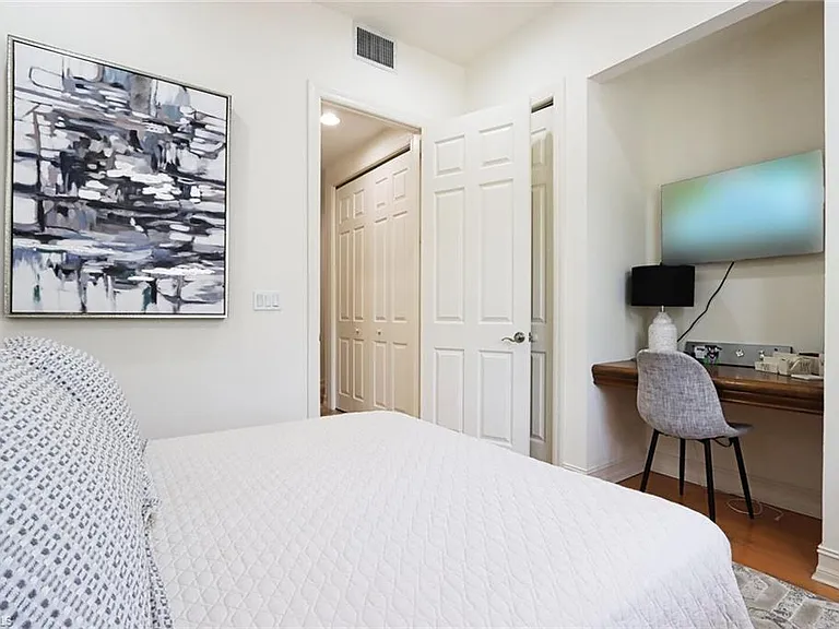 2868 Tiburon Blvd E #102 — Photo 18
