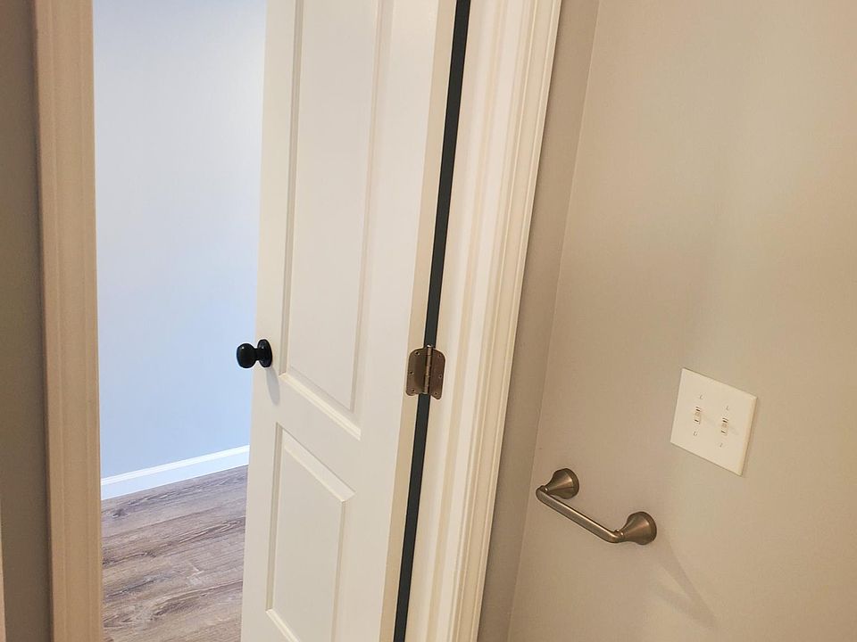 1st image of 957 Harrison Ave #B