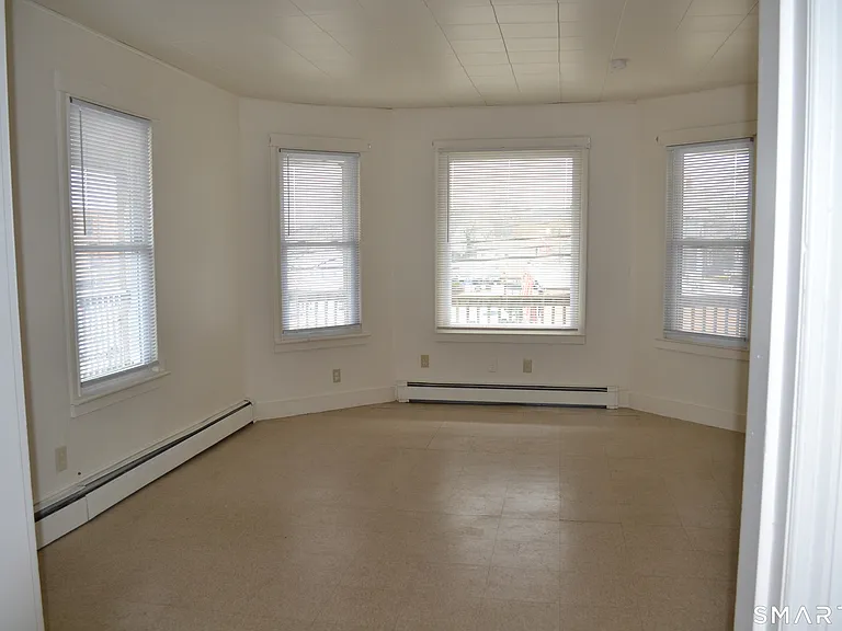835 Bank St — Photo 3