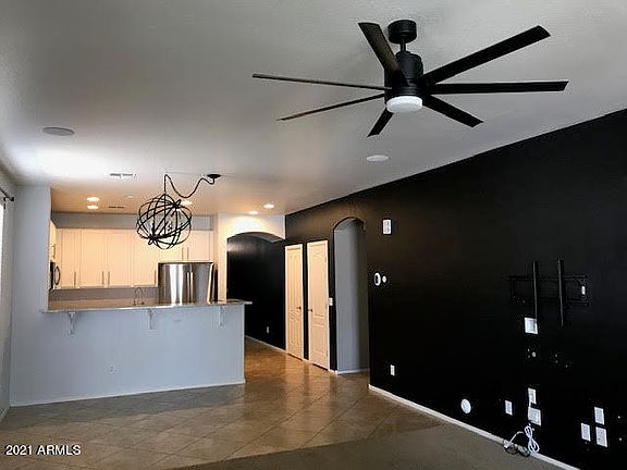 5th image of 17458 W Woodlands Ave