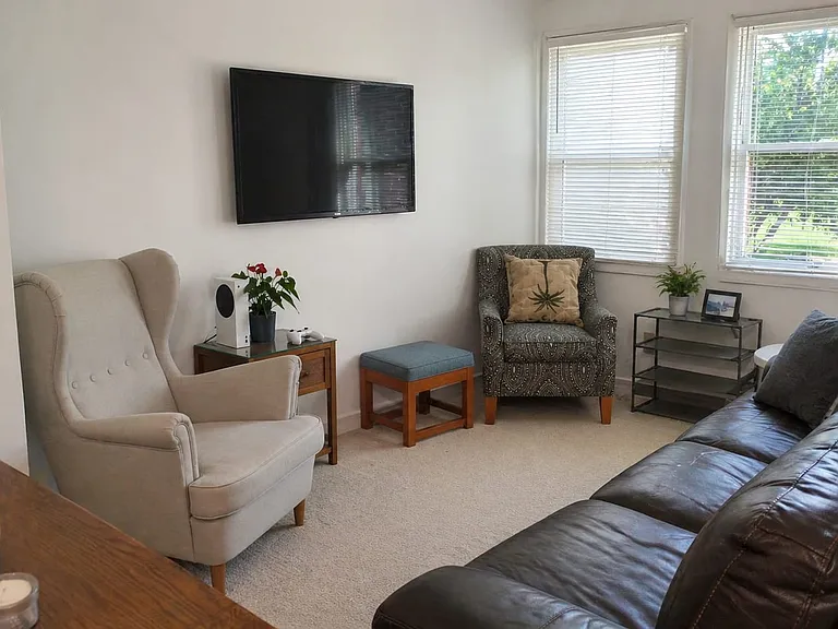 1121 Reservoir St — Photo 6