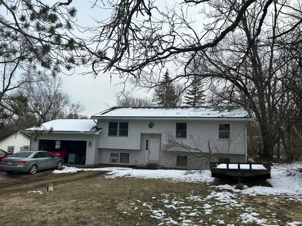 5219 Maplehill Dr, McCullom Lake, IL 60050