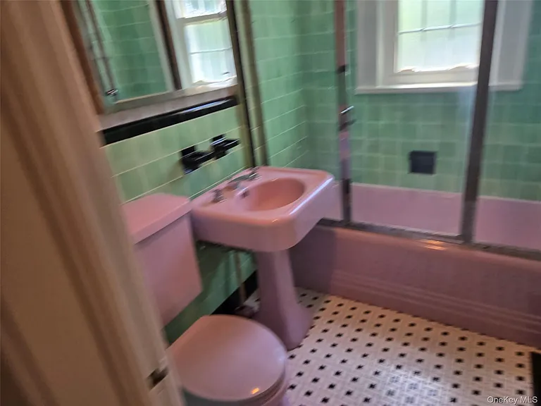 160 Glengariff Rd — Photo 10