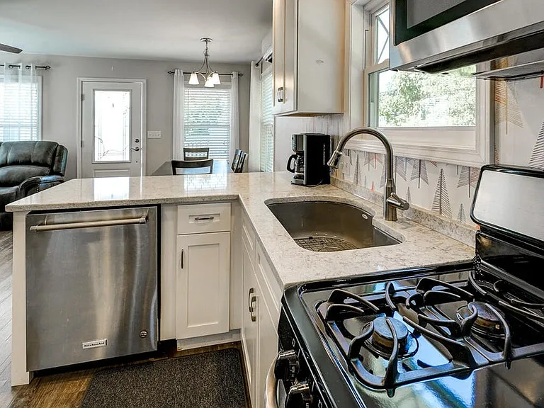 3509 Mellon St — Photo 6