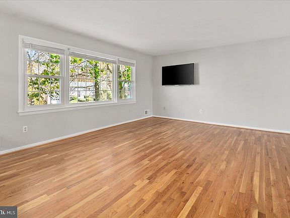 5th image of 3026 Battersea Ln