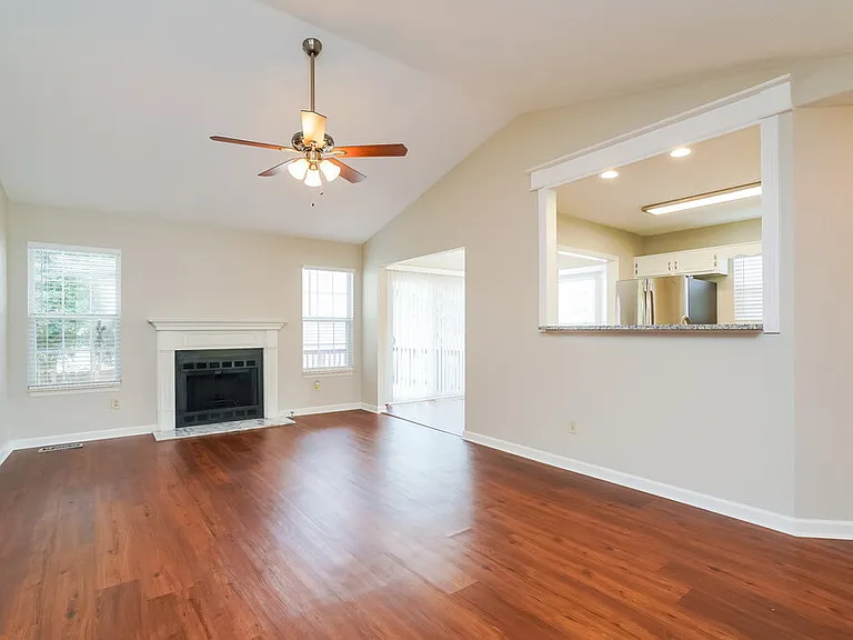 1019 Cedar Creek Village Rd — Photo 4
