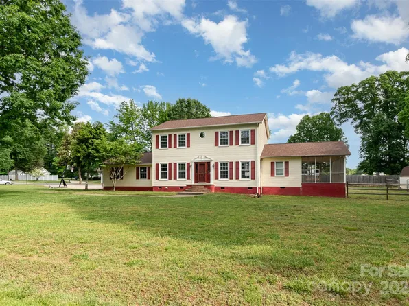 131 Scotland Dr, Mooresville, NC 28115